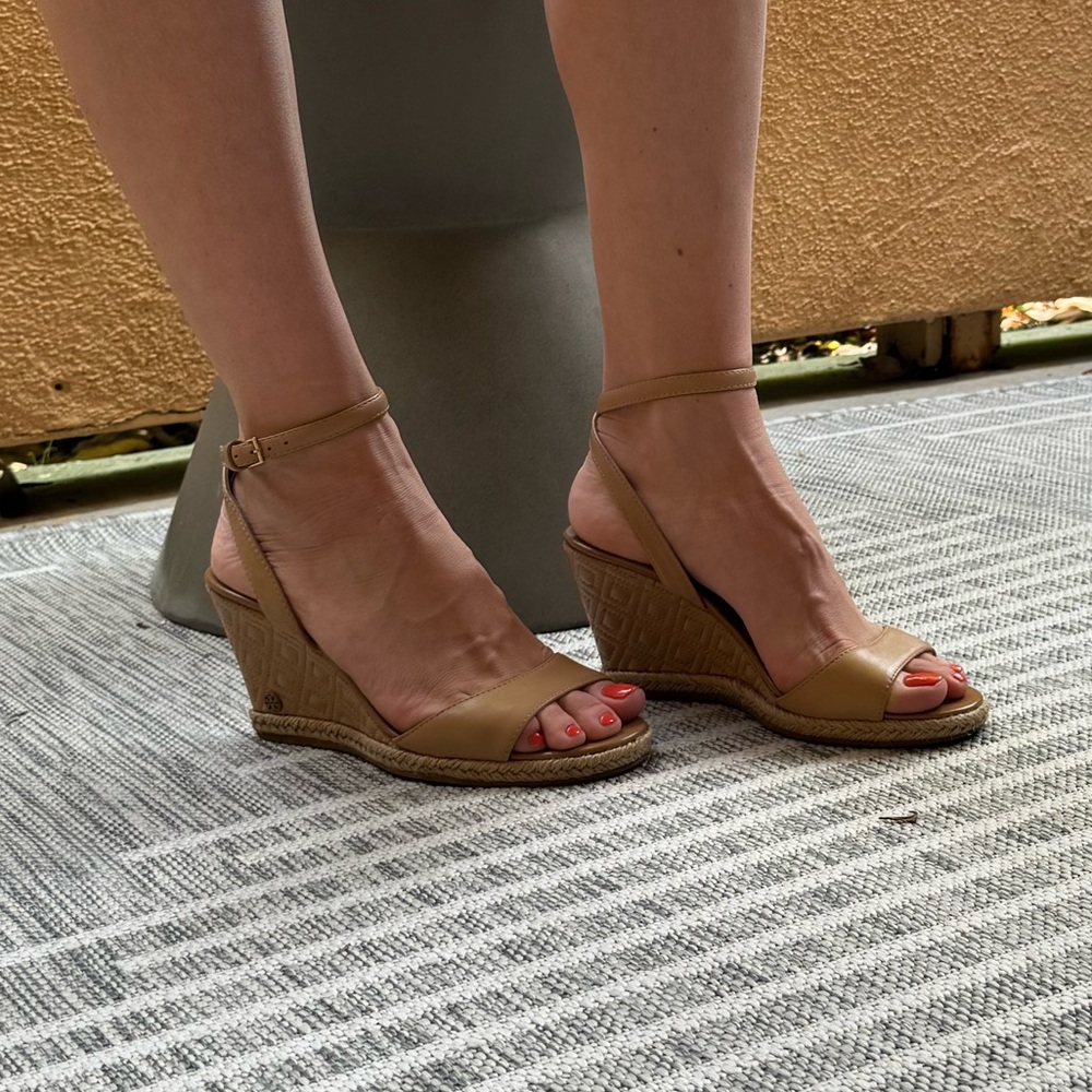 Elegant Tan Wedge Sandals